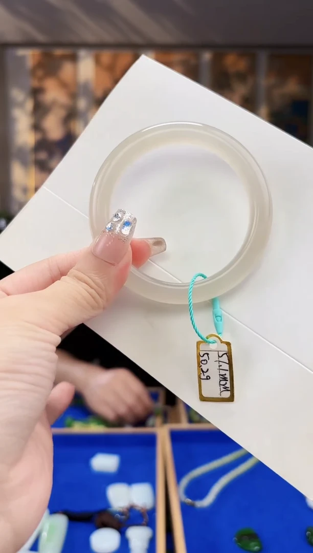 和田玉未镶嵌挂件拍一发一