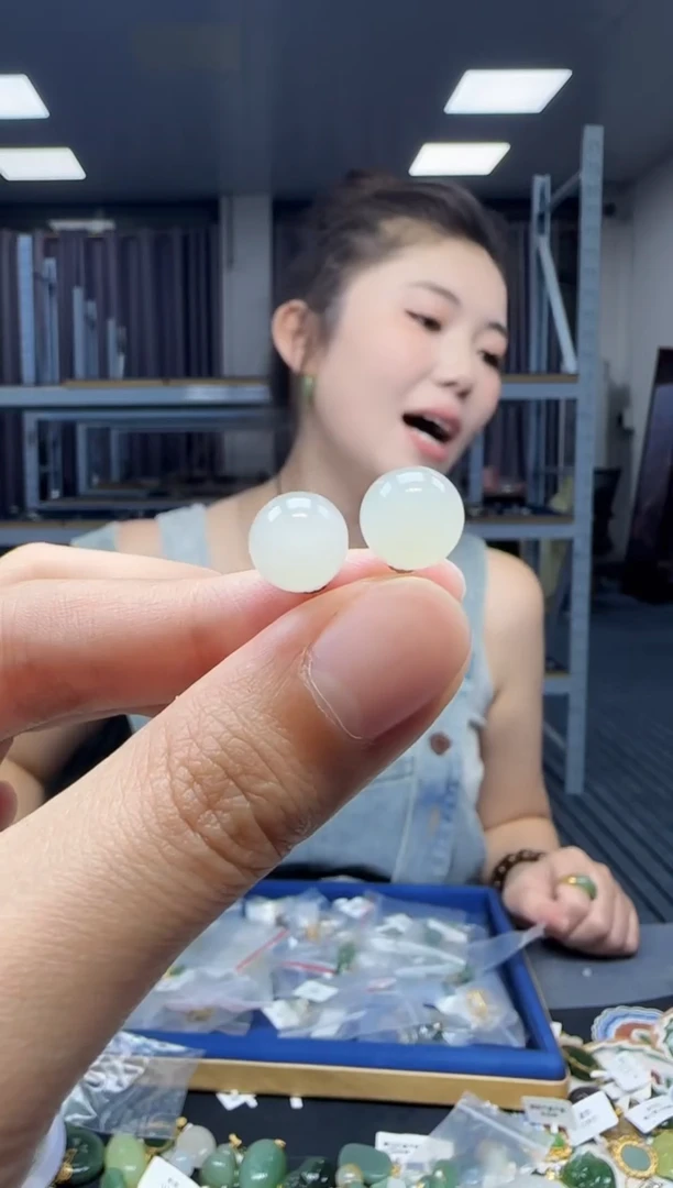 和田玉18K金镶嵌耳饰1