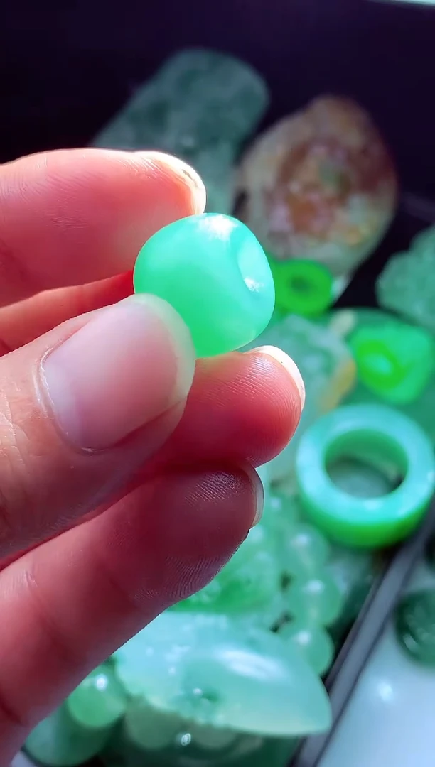 未镶嵌定制翡翠糖**?翡翠毛货定制