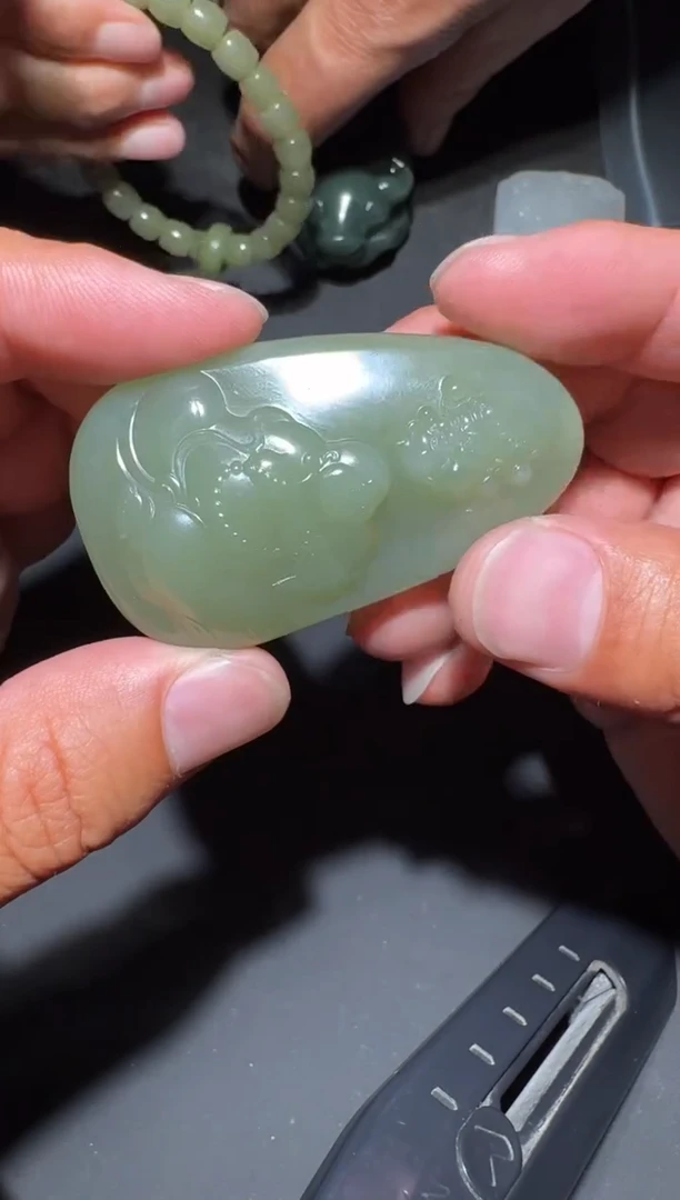未镶嵌和田玉（糖玉）车挂和田玉
