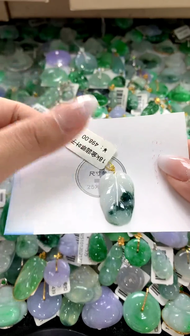 颈饰18K金镶嵌翡翠1111111111111111