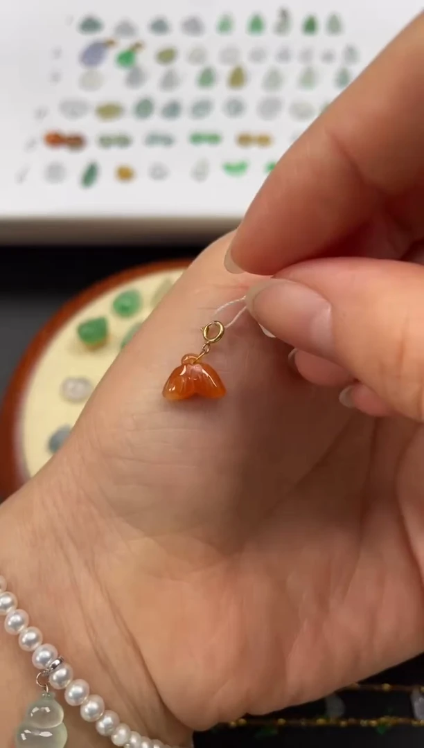 吊坠(不含链)18K金镶嵌翡翠一个JK601