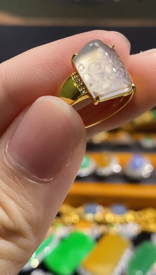 翡翠戒指18K金镶嵌翡翠