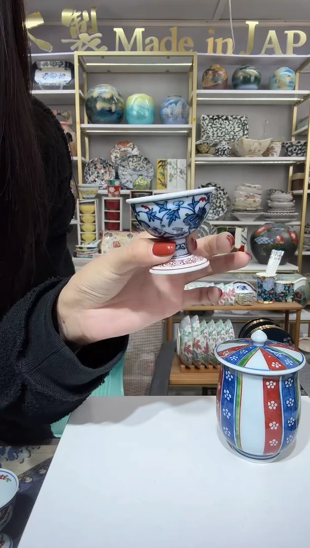 陶瓷高脚酒杯一只装