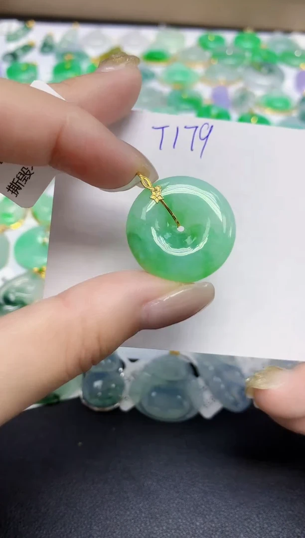 颈饰18K金镶嵌翡翠天然缅甸翡翠A货翡翠百元以上9元证书费自理
