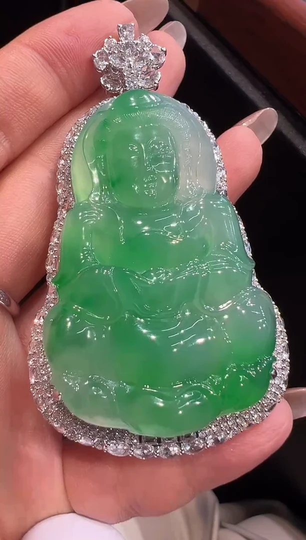 颈饰18K金镶嵌翡翠吊坠