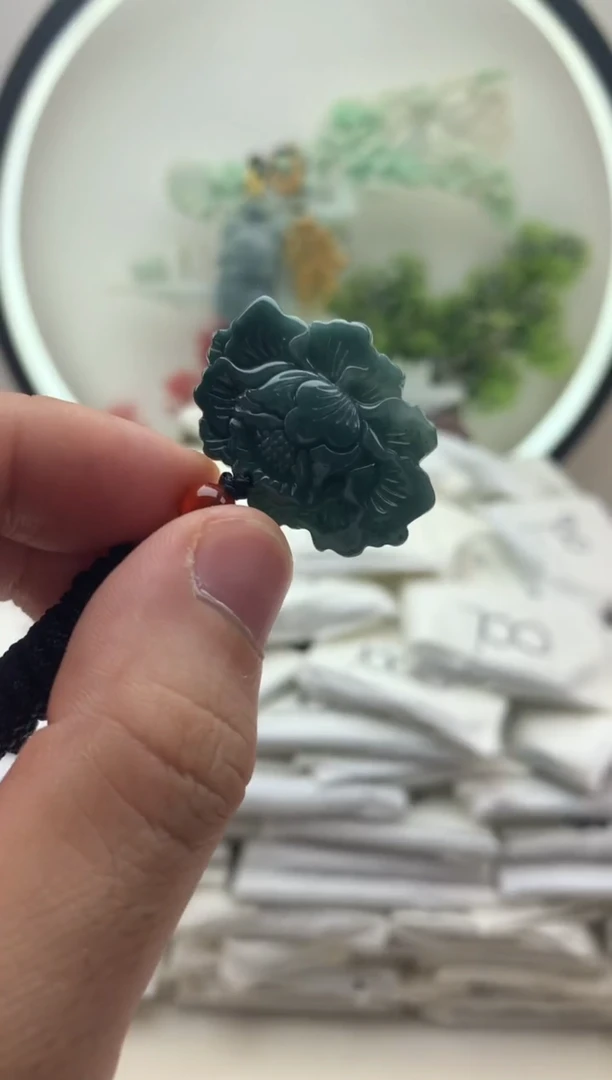 颈饰未镶嵌翡翠挂件