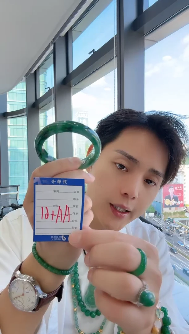 未镶嵌手镯石英质玉（非洲翠）52手镯孤品微瑕，介意慎拍