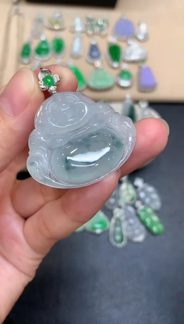 颈饰18K金镶嵌翡翠佛公【无服务费