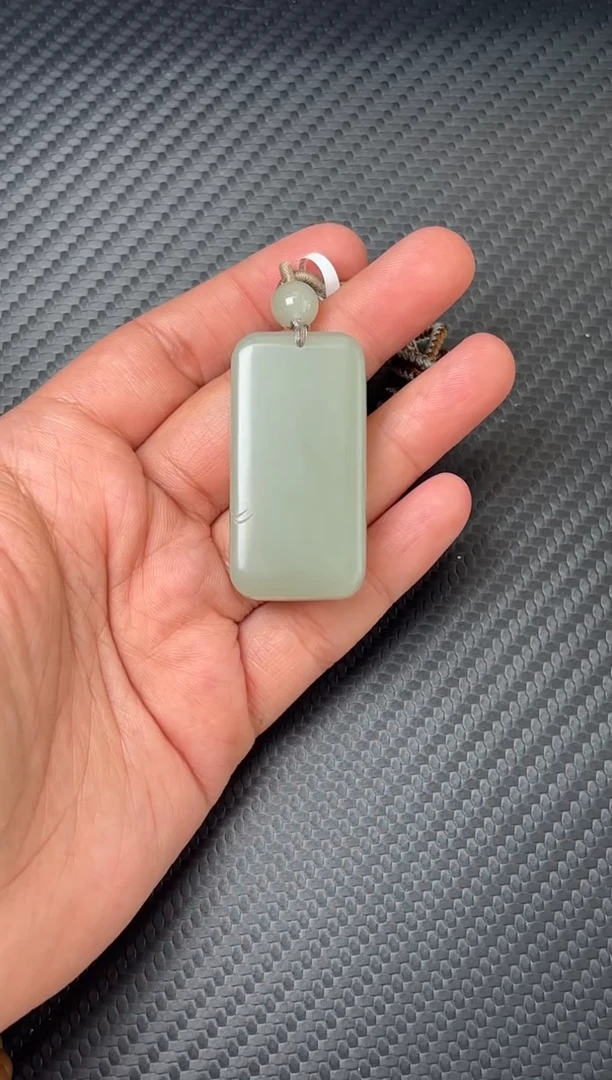 未镶嵌手镯和田玉且末微色差近矿吊坠