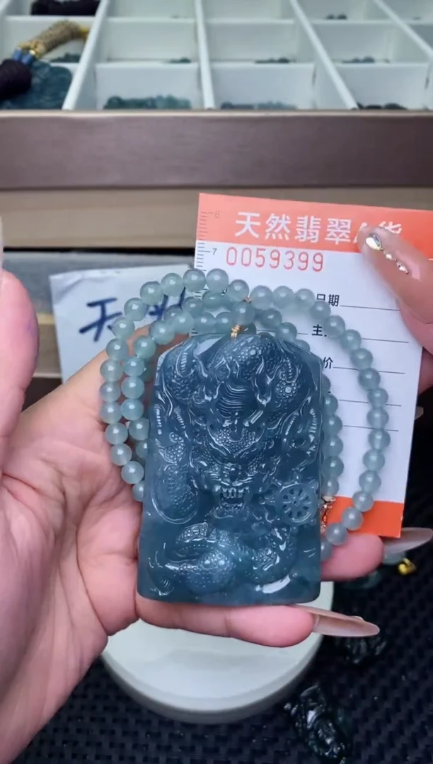 翡翠未镶嵌颈饰