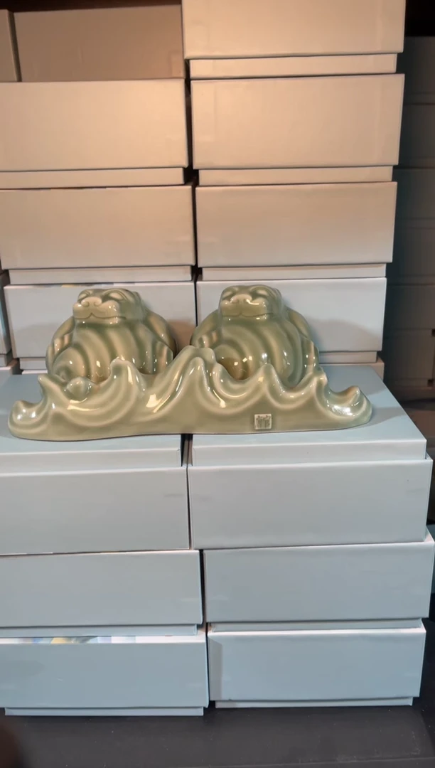 瓷文房套组 笔架1只+虎镇2只