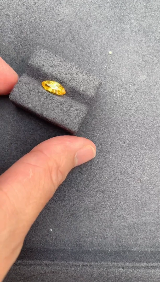 【闪购商品】彩色蓝宝石裸石未镶嵌1.1ct黄蓝宝