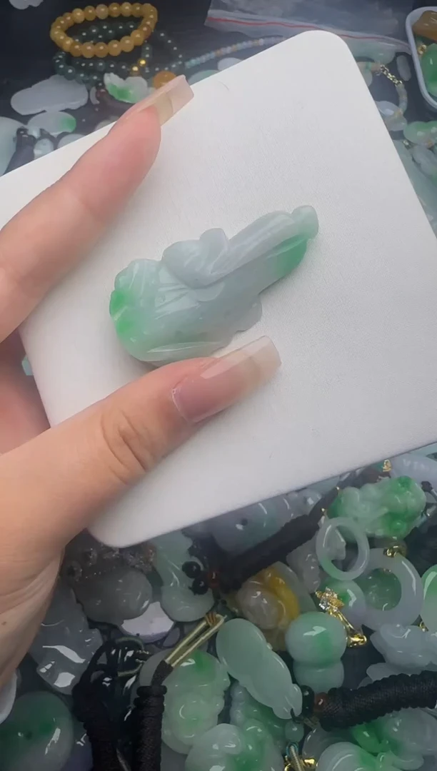 翡翠未镶嵌颈饰天然缅甸翡翠吊坠