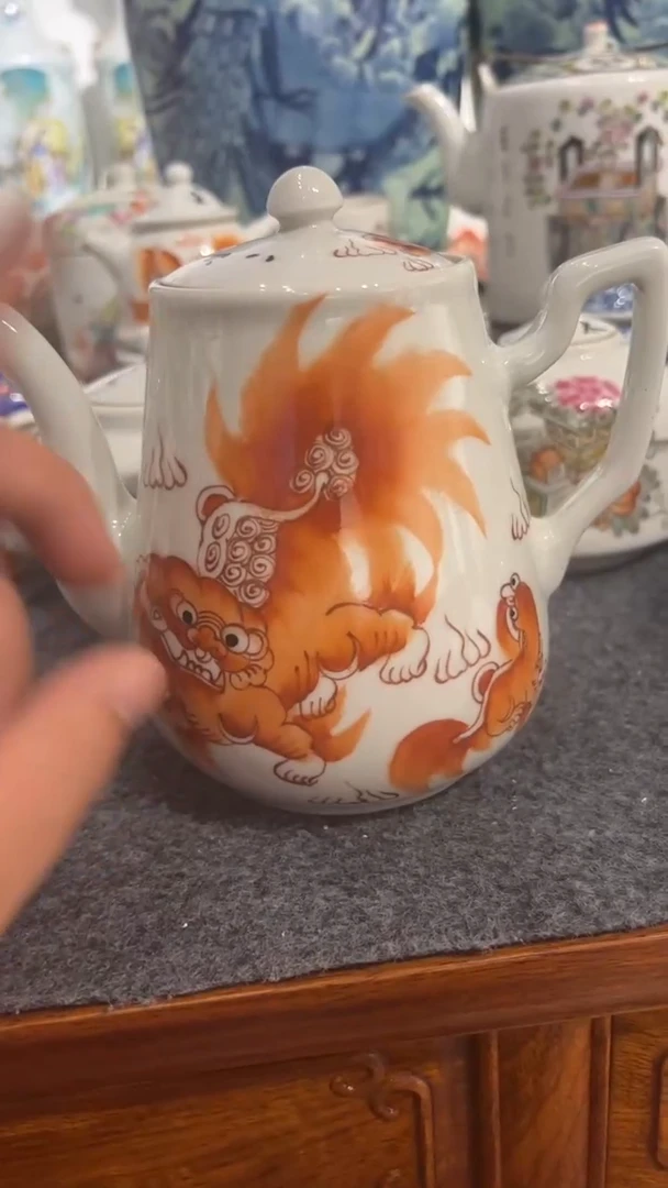 摆件瓷摆件瓷摆件狮子胡把一体水壶竖行