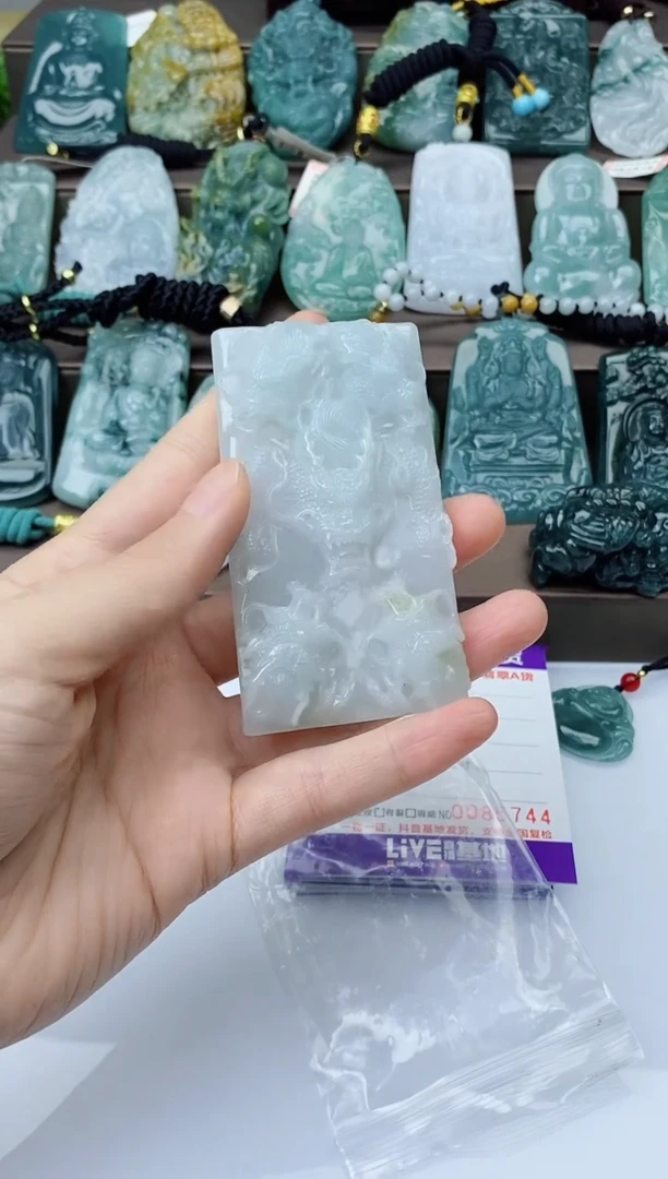 翡翠未镶嵌颈饰