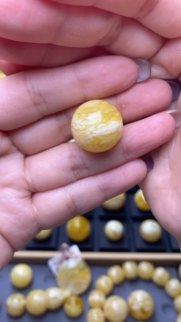 【闪购商品】琥珀裸石未镶嵌月.35/微瑕卡18.9mm