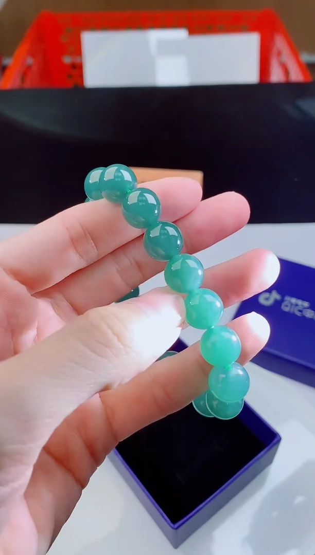 颈饰未镶嵌翡翠     ·