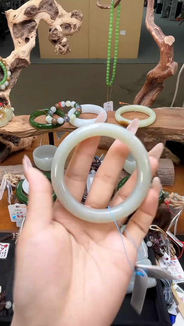 未镶嵌手镯和田玉且末青白 57圈 9010838