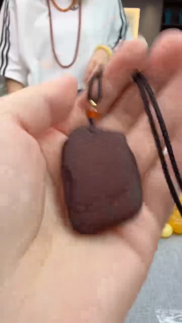 琥珀颈饰未镶嵌179秒拍号 假一罚三
