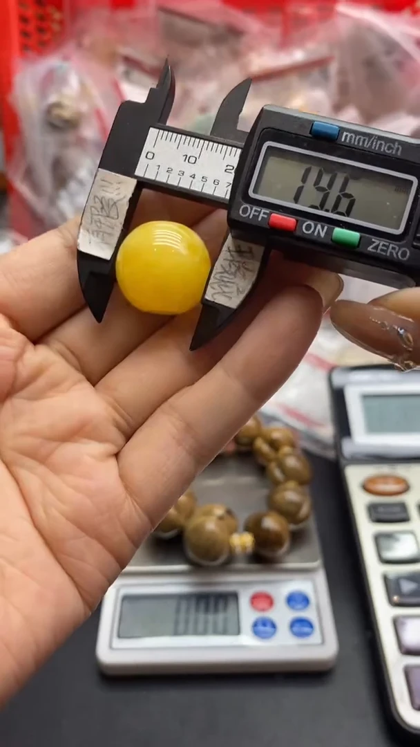 琥珀未镶嵌珠宝奇石2202