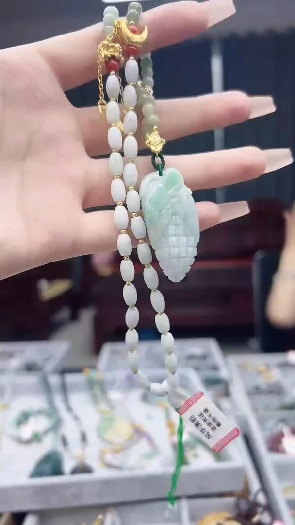 翡翠未镶嵌颈饰翡翠玉米吊坠