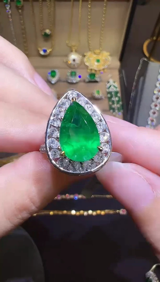 18K金镶嵌戒指祖母绿4.73ct