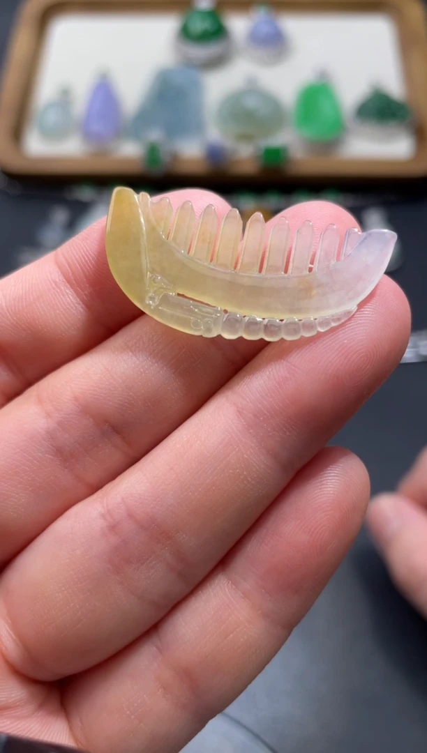 【闪购商品】翡翠颈饰未镶嵌8...........