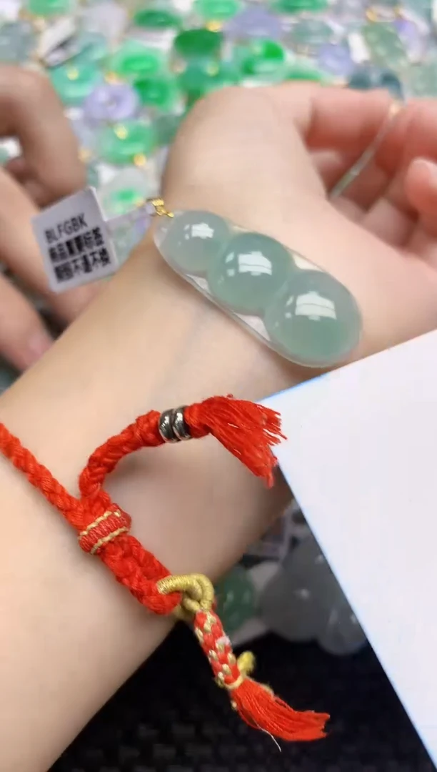 翡翠18K金镶嵌颈饰天然翡翠A货