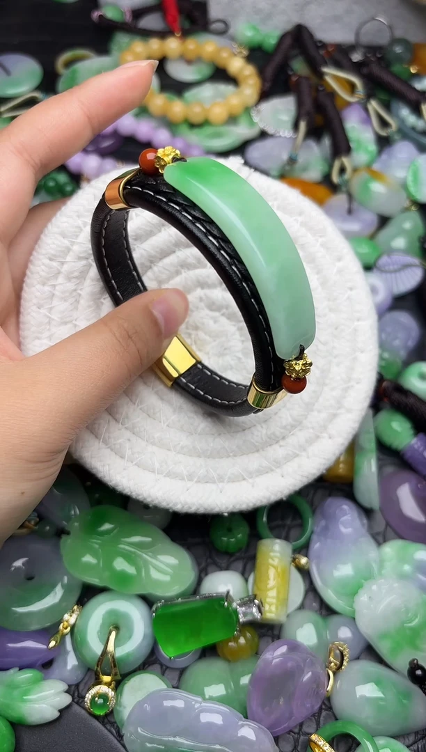 颈饰未镶嵌翡翠缅甸翡翠吊坠