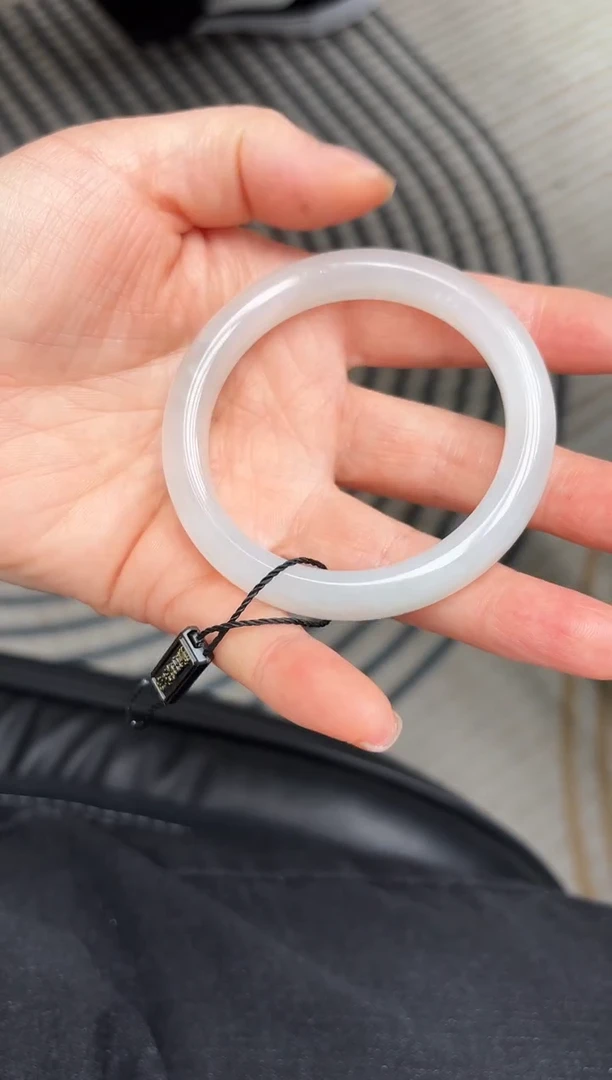 和田玉手镯未镶嵌A-9圈口56微瑕