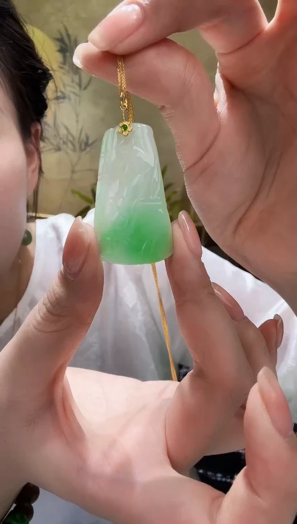 颈饰未镶嵌翡翠吊坠
