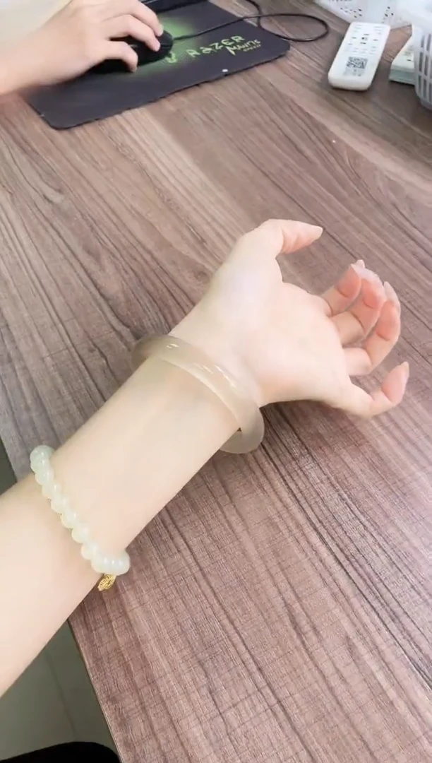 未镶嵌手镯石英质玉375-61