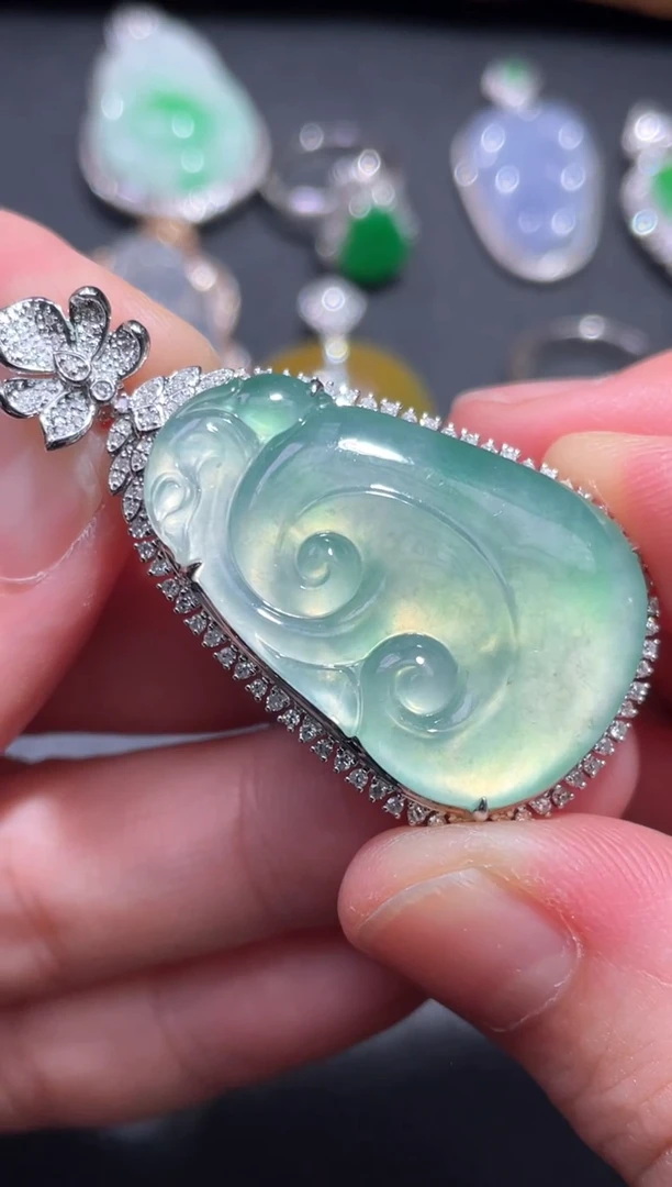 颈饰18K金镶嵌翡翠59.......