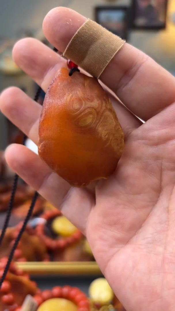 未镶嵌颈饰琥珀吊坠