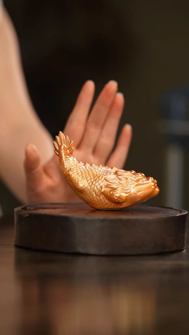 97柴房陶瓷柴烧鱼化龙摆件