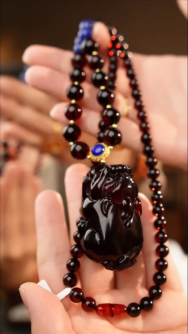 琥珀颈饰未镶嵌血珀貔貅项链