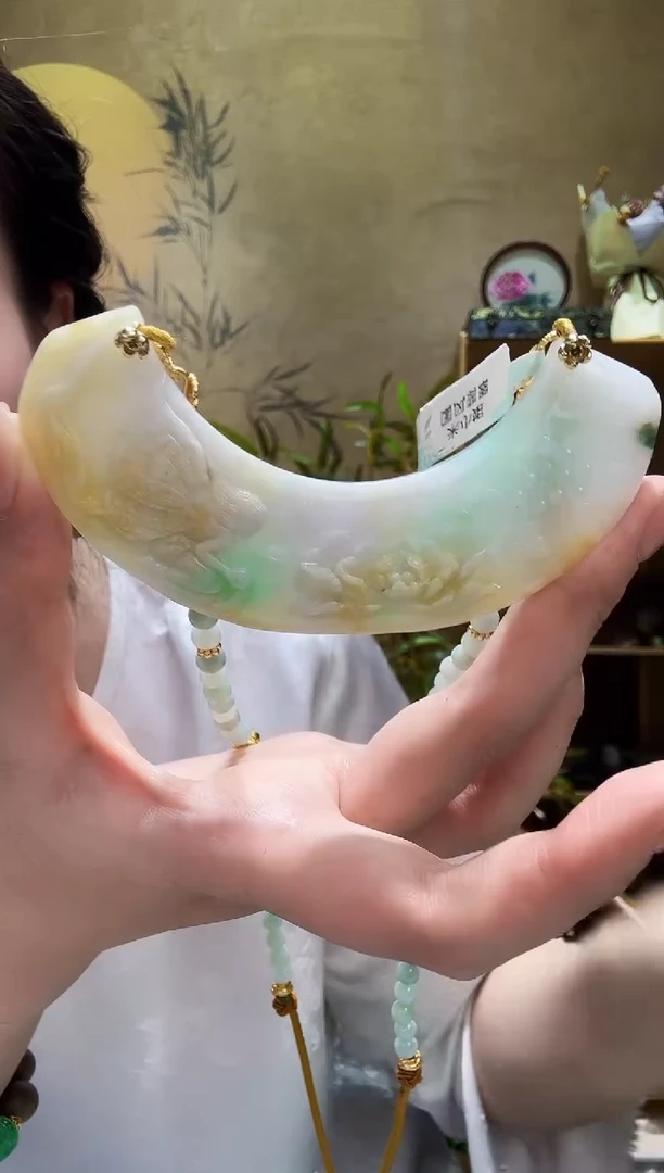 颈饰未镶嵌翡翠吊坠