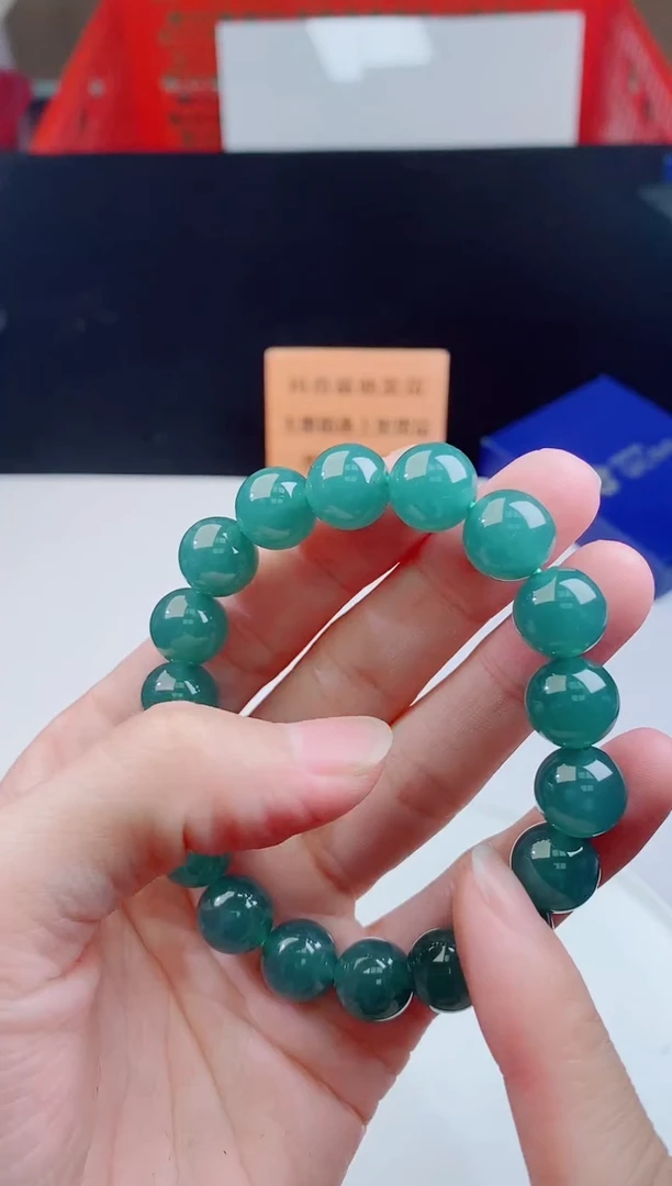 颈饰未镶嵌翡翠   ·