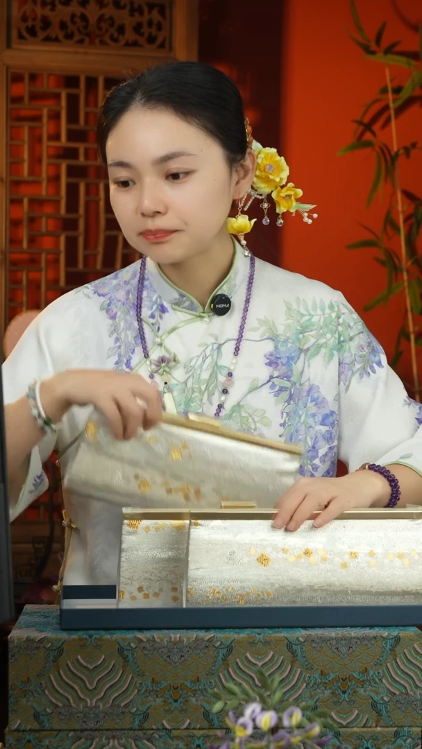 刺绣纯手工非遗国风饰品（花位随机介意勿拍）