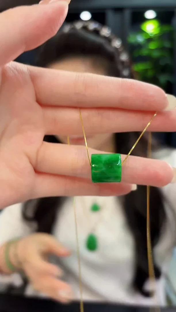 吊坠(赠链)未镶嵌翡翠 缅料A货/支持复检/一件