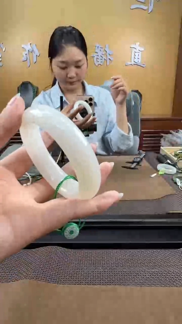 颈饰未镶嵌和田玉手镯56
