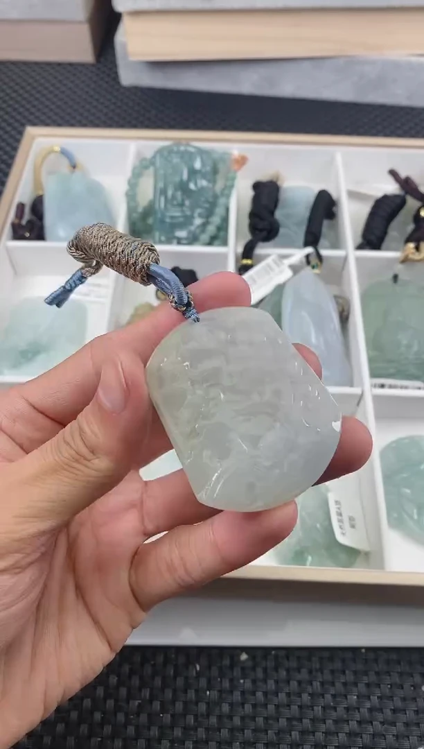 翡翠未镶嵌颈饰