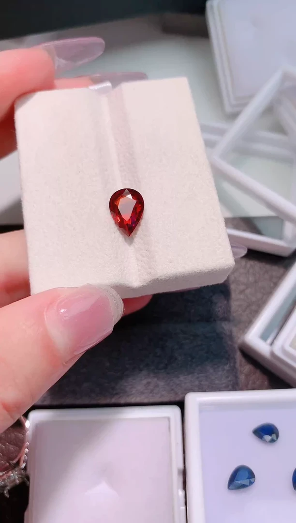 未镶嵌珠宝半成品石榴石（芬达石）水滴3.4ct