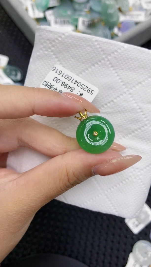 颈饰18K金镶嵌翡翠11111111111