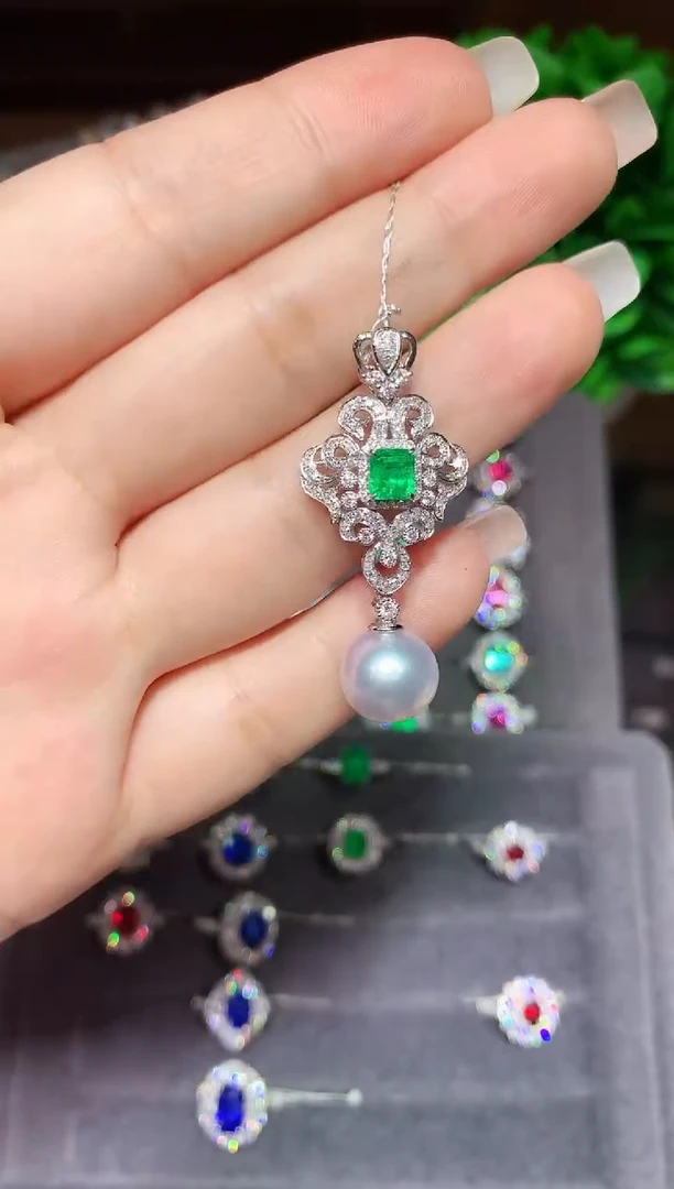 吊坠(不含链)18K金镶嵌祖母绿0.59ct