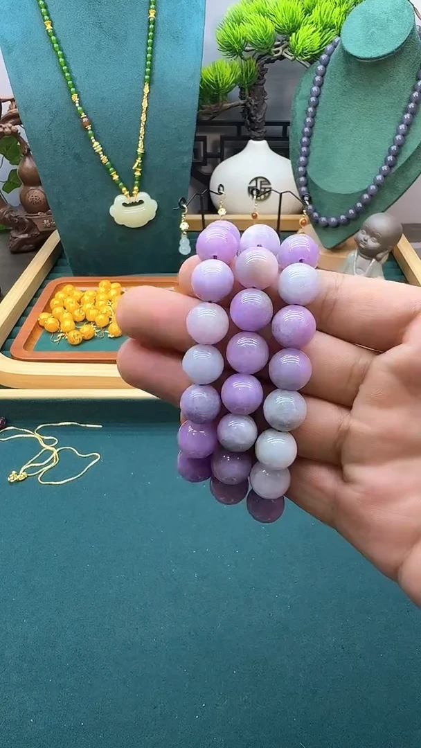 翡翠未镶嵌颈饰QW83