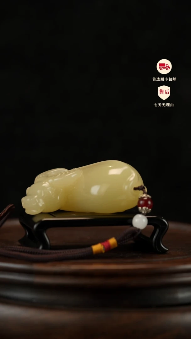 云南石竹叶青雕刻：扭转乾坤手把件摆件