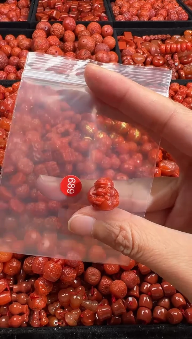 南红玛瑙未镶嵌颈饰1