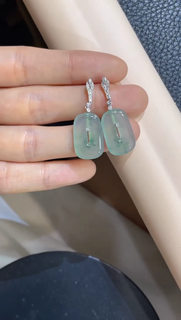 颈饰18K金镶嵌翡翠团购5